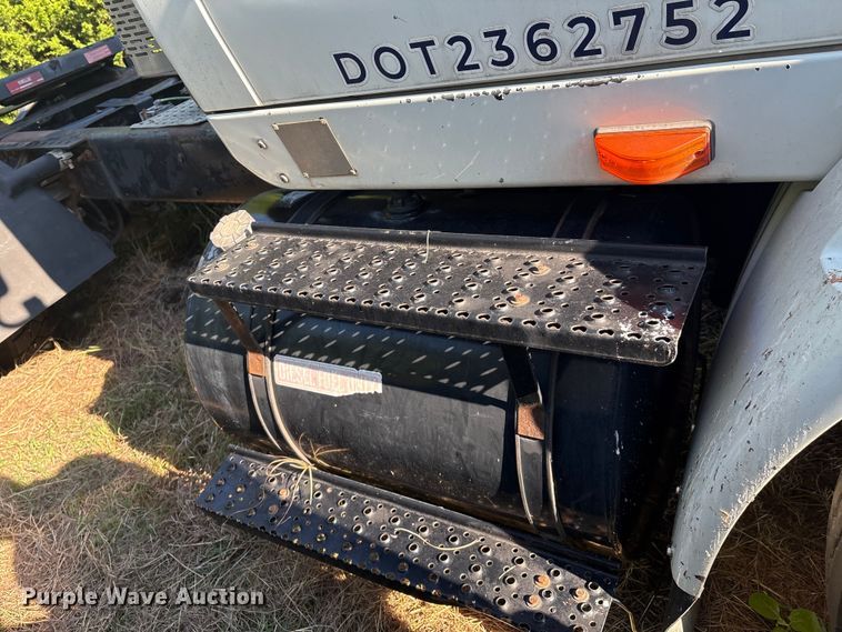 image for item EM0603 2007 International 8600 semi truck