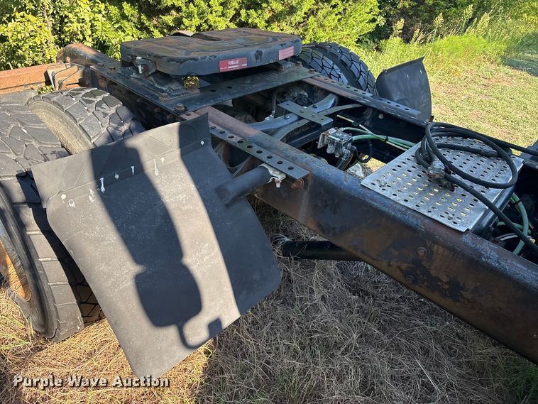 image for item EM0603 2007 International 8600 semi truck