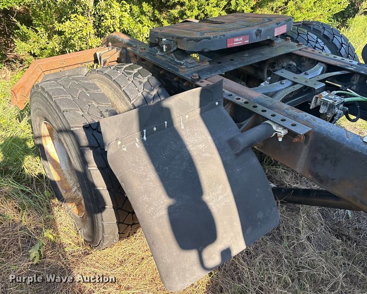 image for item EM0603 2007 International 8600 semi truck