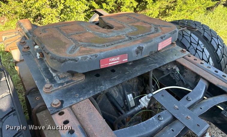 image for item EM0603 2007 International 8600 semi truck