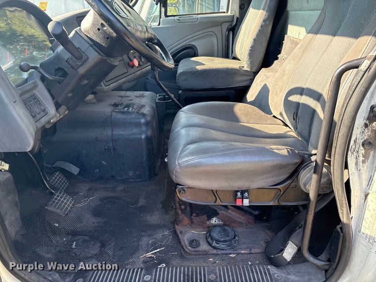 image for item EM0603 2007 International 8600 semi truck