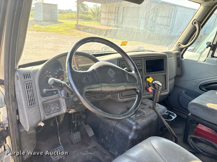 image for item EM0603 2007 International 8600 semi truck