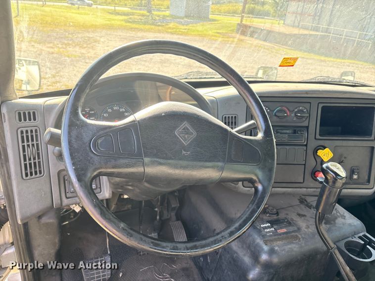 image for item EM0603 2007 International 8600 semi truck