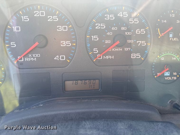 image for item EM0603 2007 International 8600 semi truck