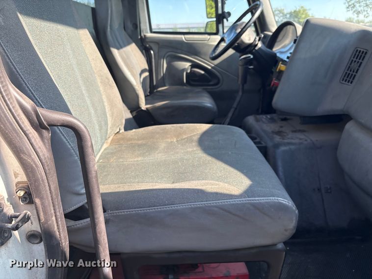 image for item EM0603 2007 International 8600 semi truck