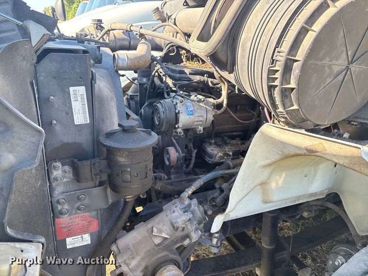 image for item EM0603 2007 International 8600 semi truck