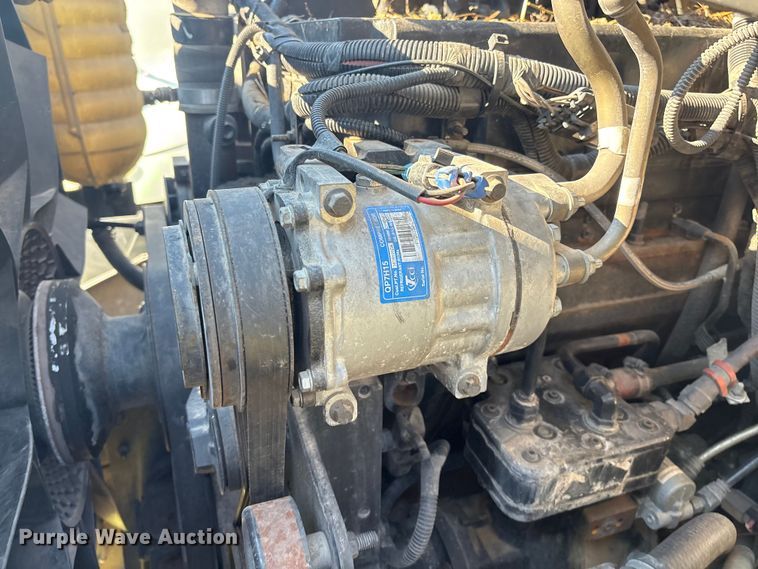 image for item EM0603 2007 International 8600 semi truck