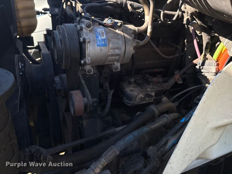 image for item EM0603 2007 International 8600 semi truck