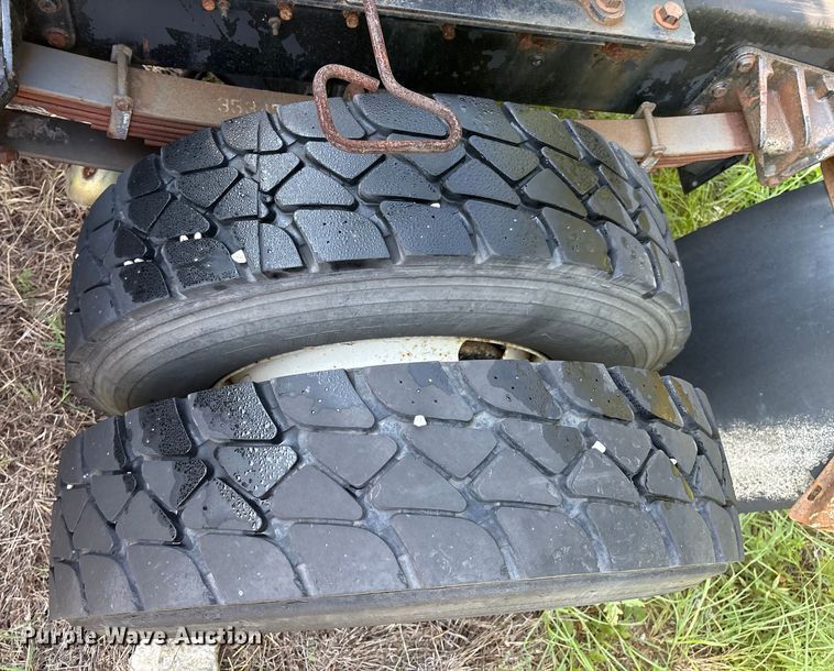 image for item EM0603 2007 International 8600 semi truck