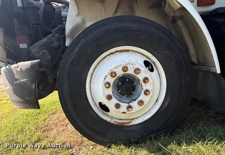 image for item EM0603 2007 International 8600 semi truck