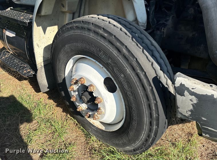 image for item EM0603 2007 International 8600 semi truck