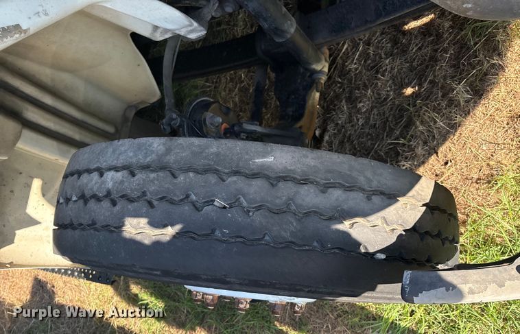 image for item EM0603 2007 International 8600 semi truck