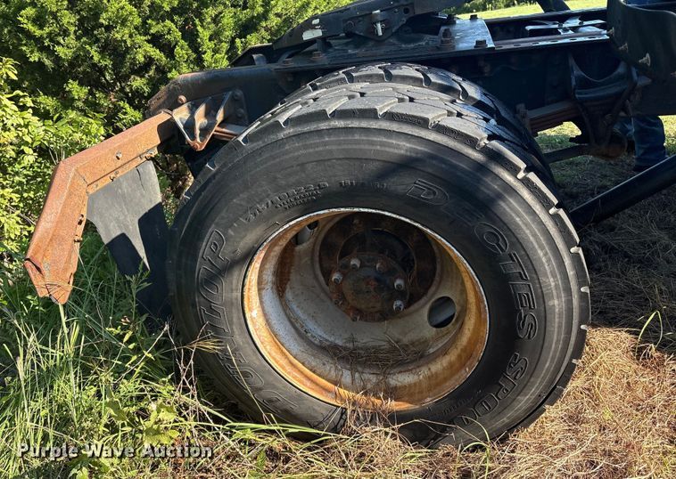 image for item EM0603 2007 International 8600 semi truck