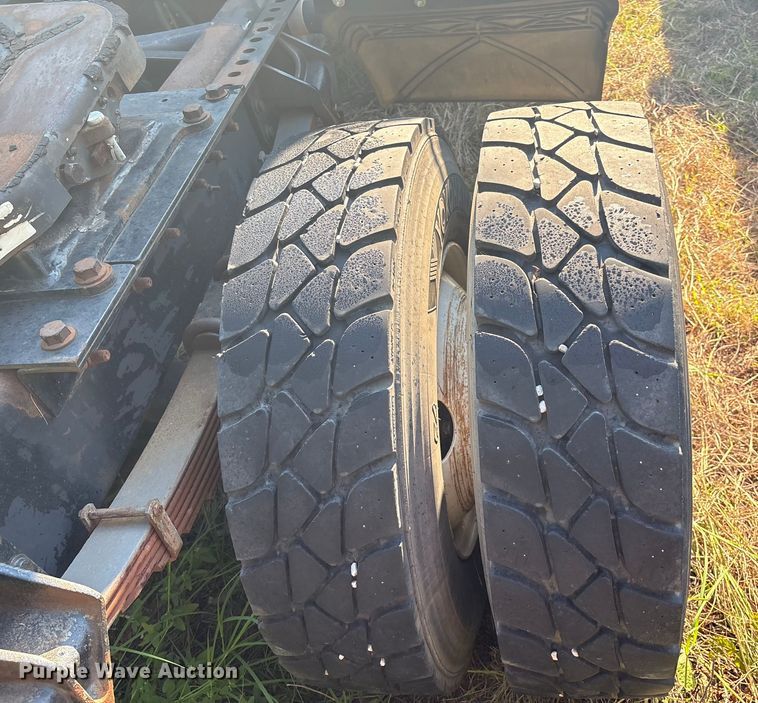 image for item EM0603 2007 International 8600 semi truck