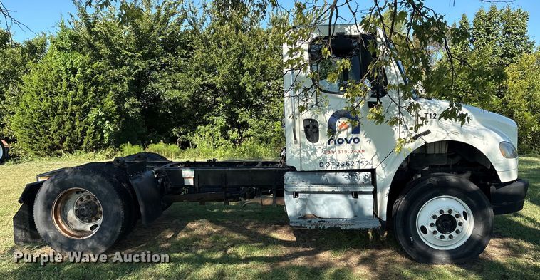 image for item EM0604 2013 Freightliner Business Class M2 truck cab and chassis