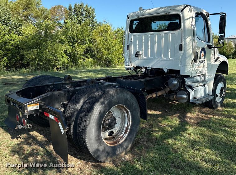 image for item EM0604 2013 Freightliner Business Class M2 truck cab and chassis