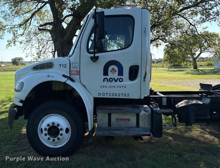 image for item EM0604 2013 Freightliner Business Class M2 truck cab and chassis