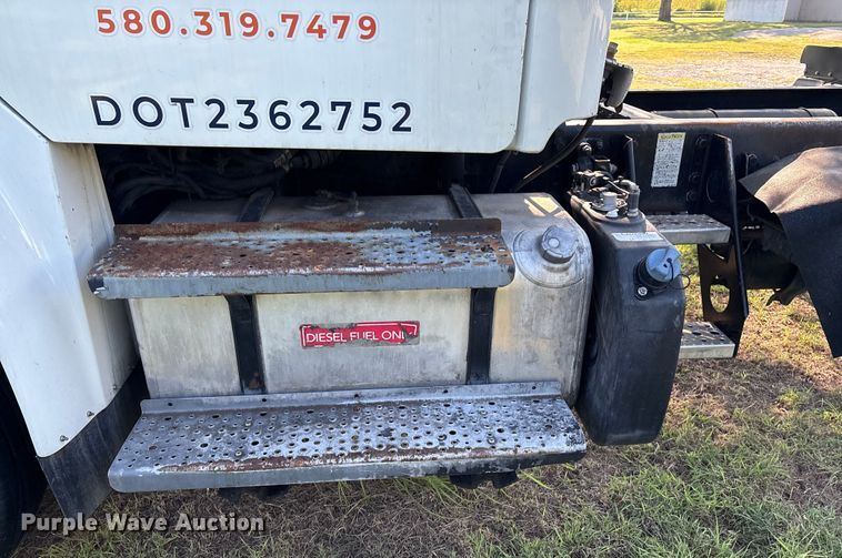 image for item EM0604 2013 Freightliner Business Class M2 truck cab and chassis