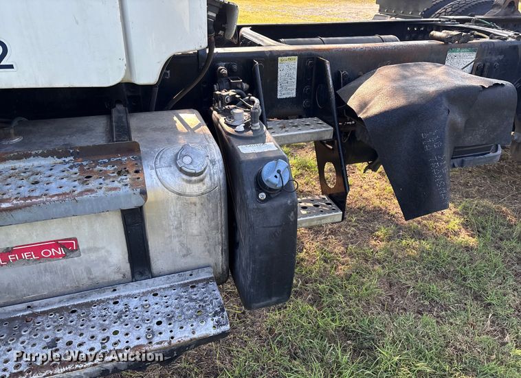 image for item EM0604 2013 Freightliner Business Class M2 truck cab and chassis