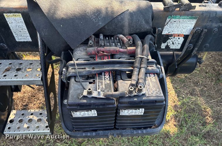 image for item EM0604 2013 Freightliner Business Class M2 truck cab and chassis