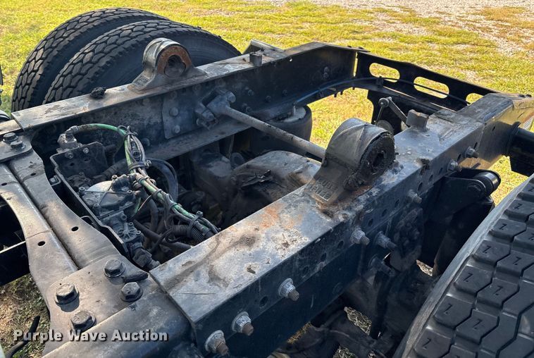 image for item EM0604 2013 Freightliner Business Class M2 truck cab and chassis