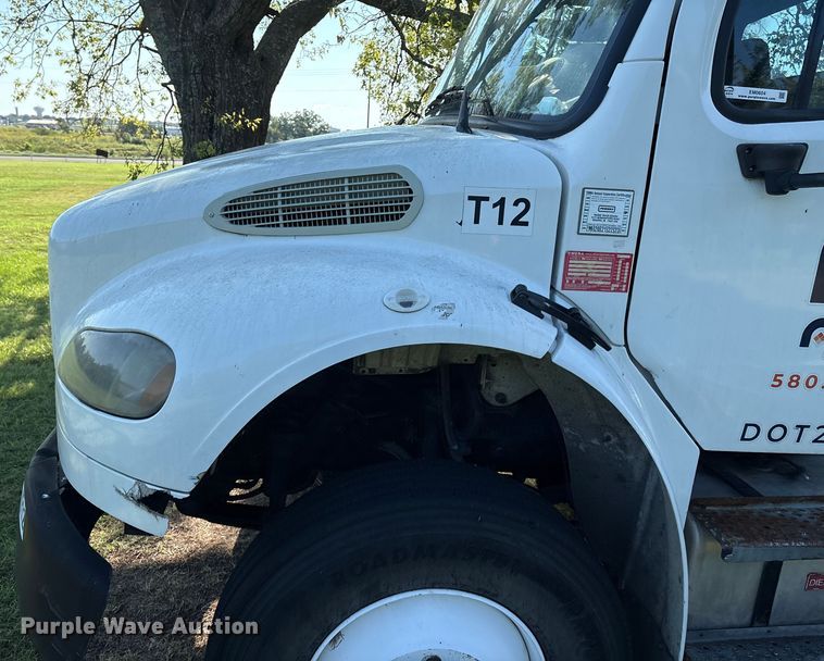 image for item EM0604 2013 Freightliner Business Class M2 truck cab and chassis