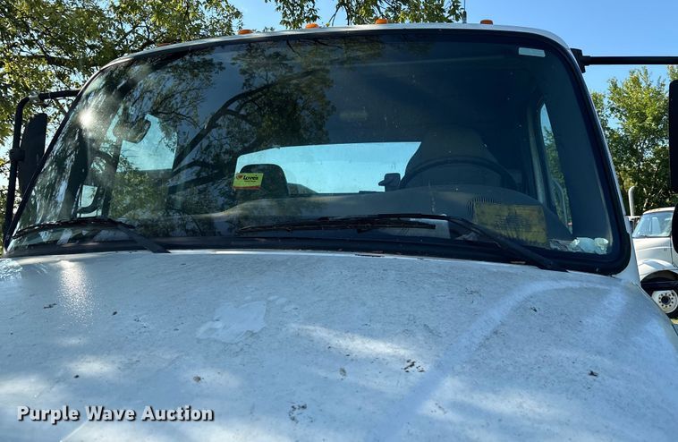 image for item EM0604 2013 Freightliner Business Class M2 truck cab and chassis