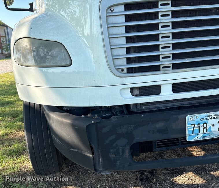 image for item EM0604 2013 Freightliner Business Class M2 truck cab and chassis