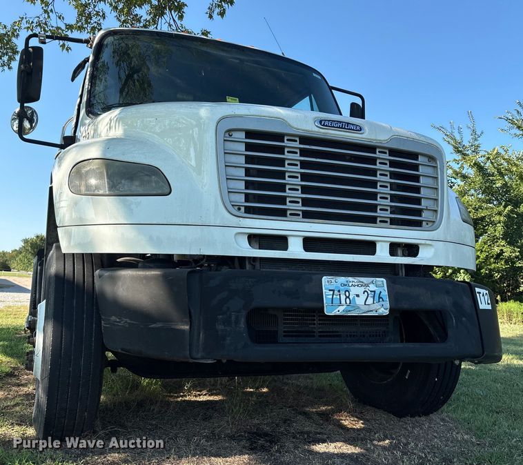 image for item EM0604 2013 Freightliner Business Class M2 truck cab and chassis