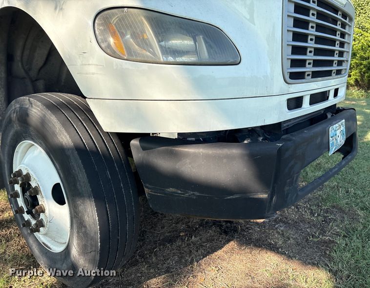 image for item EM0604 2013 Freightliner Business Class M2 truck cab and chassis