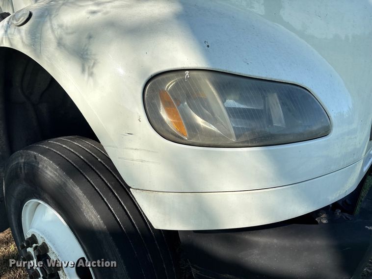 image for item EM0604 2013 Freightliner Business Class M2 truck cab and chassis