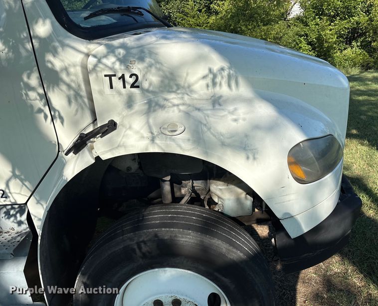 image for item EM0604 2013 Freightliner Business Class M2 truck cab and chassis