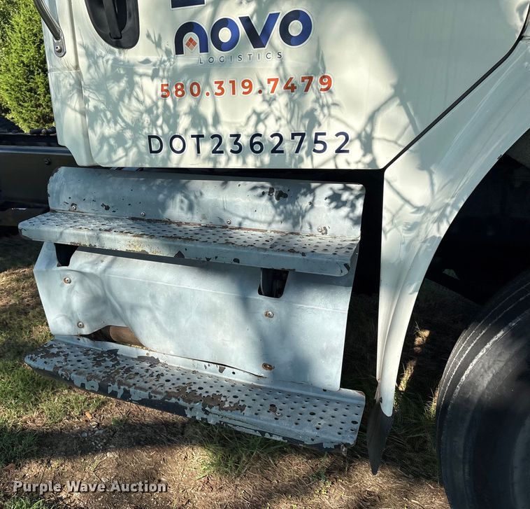 image for item EM0604 2013 Freightliner Business Class M2 truck cab and chassis