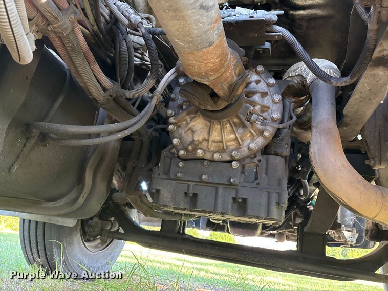 image for item EM0604 2013 Freightliner Business Class M2 truck cab and chassis