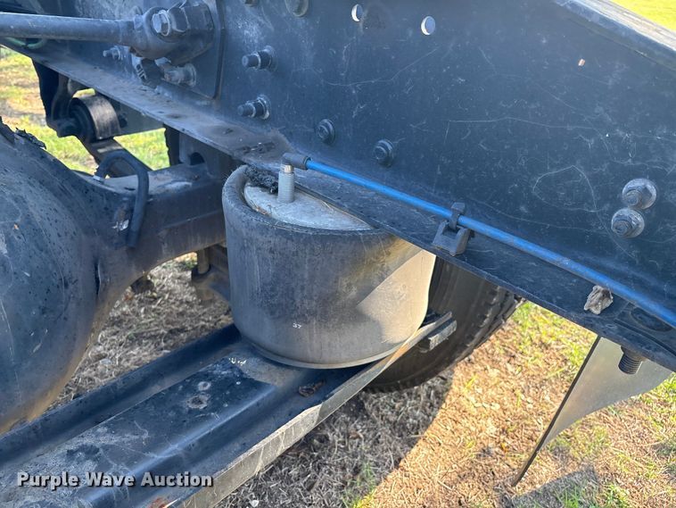 image for item EM0604 2013 Freightliner Business Class M2 truck cab and chassis