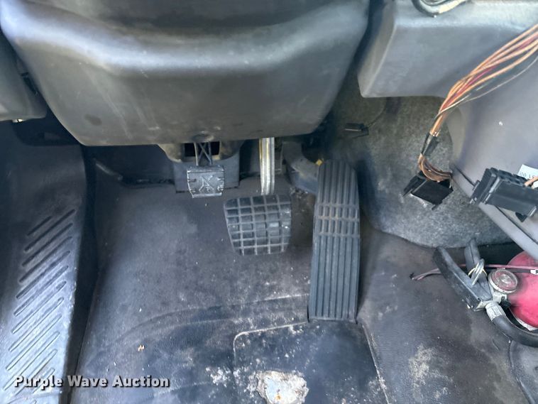 image for item EM0604 2013 Freightliner Business Class M2 truck cab and chassis