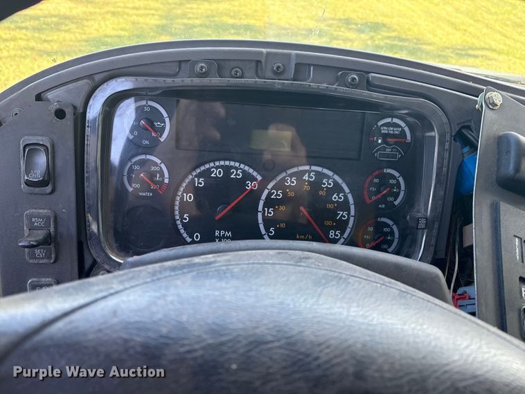 image for item EM0604 2013 Freightliner Business Class M2 truck cab and chassis