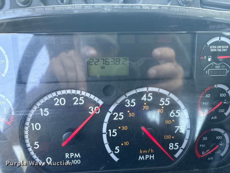 image for item EM0604 2013 Freightliner Business Class M2 truck cab and chassis