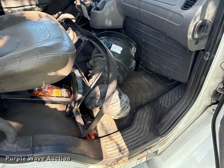 image for item EM0604 2013 Freightliner Business Class M2 truck cab and chassis