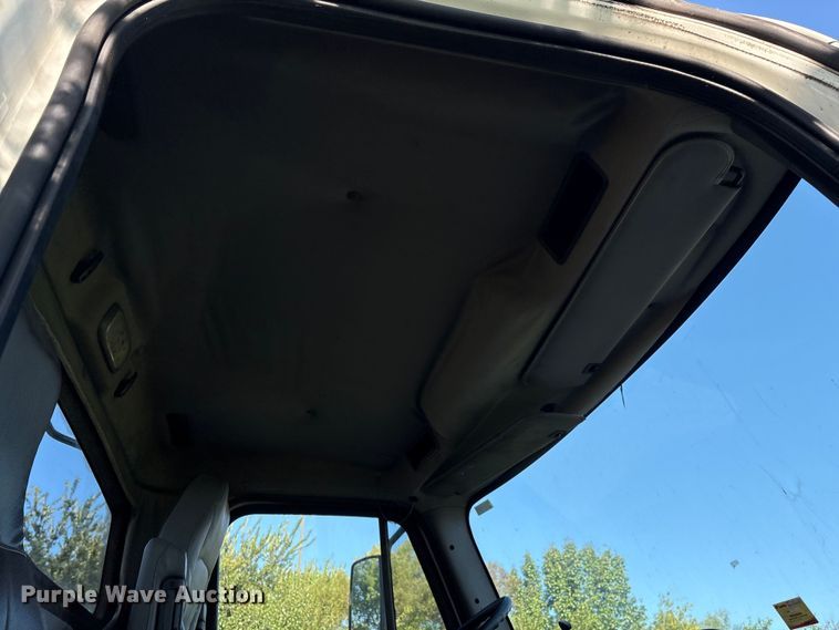 image for item EM0604 2013 Freightliner Business Class M2 truck cab and chassis