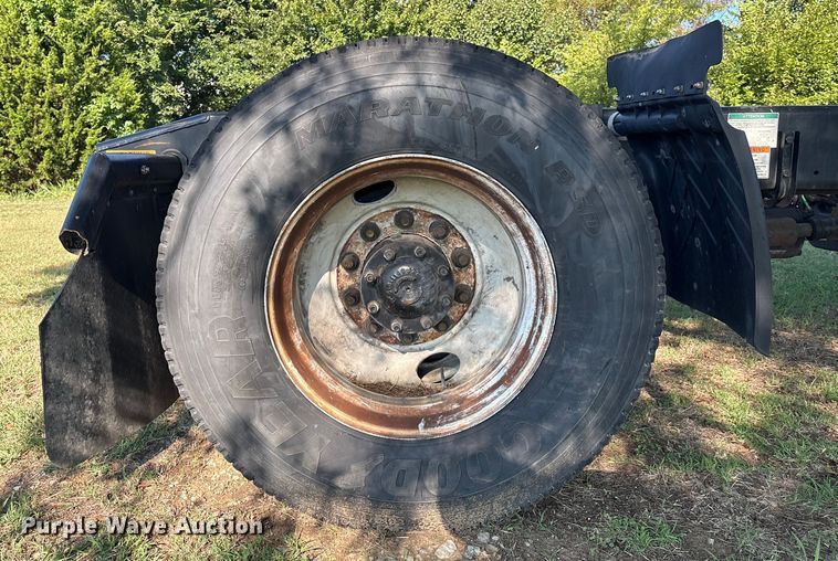 image for item EM0604 2013 Freightliner Business Class M2 truck cab and chassis