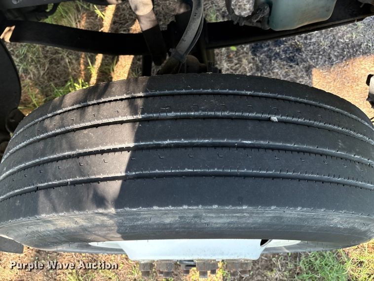 image for item EM0604 2013 Freightliner Business Class M2 truck cab and chassis