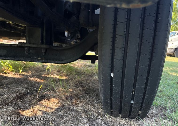 image for item EM0604 2013 Freightliner Business Class M2 truck cab and chassis