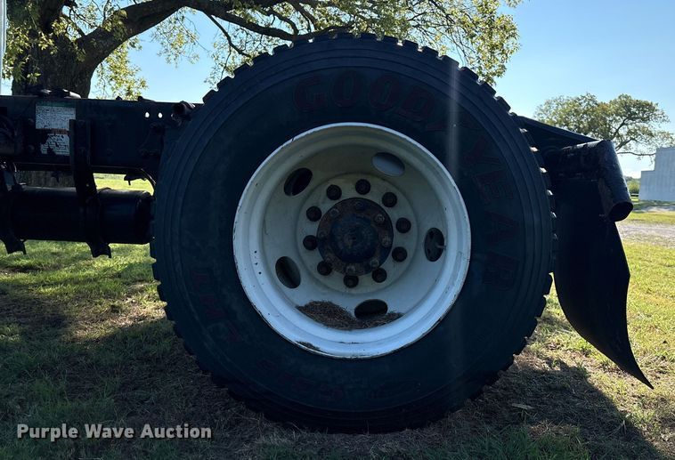 image for item EM0604 2013 Freightliner Business Class M2 truck cab and chassis