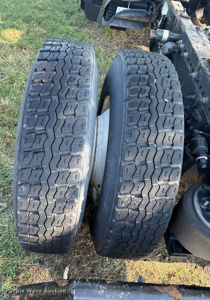 image for item EM0604 2013 Freightliner Business Class M2 truck cab and chassis