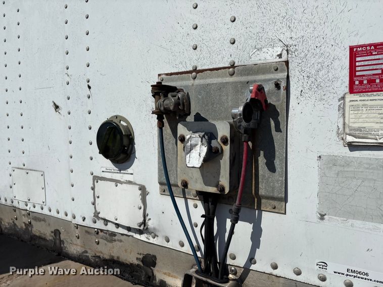 image for item EM0606 2005 Wabash dry van trailer