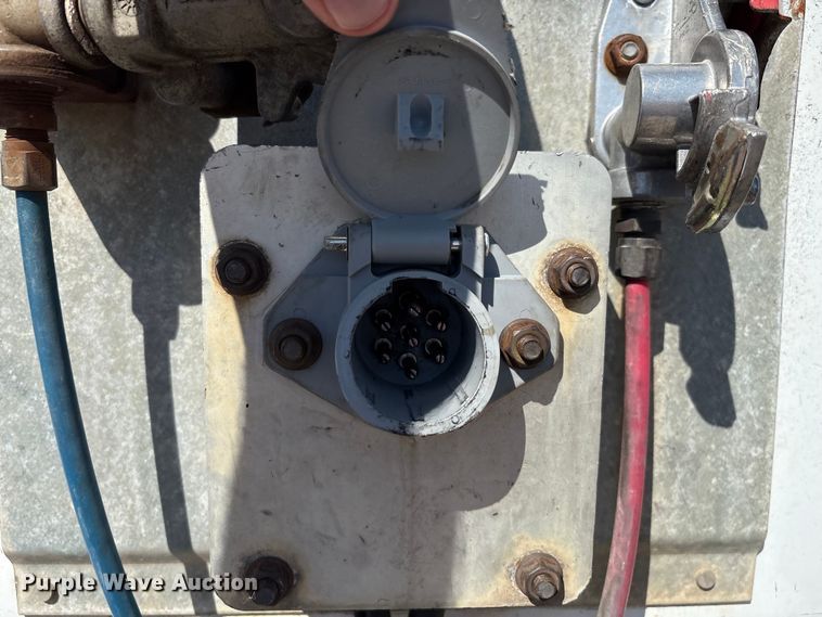 image for item EM0606 2005 Wabash dry van trailer