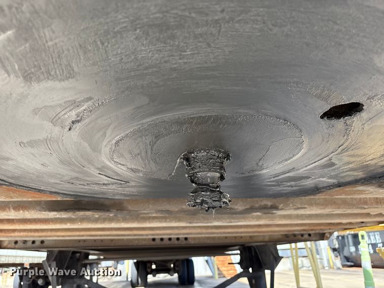 image for item EM0606 2005 Wabash dry van trailer