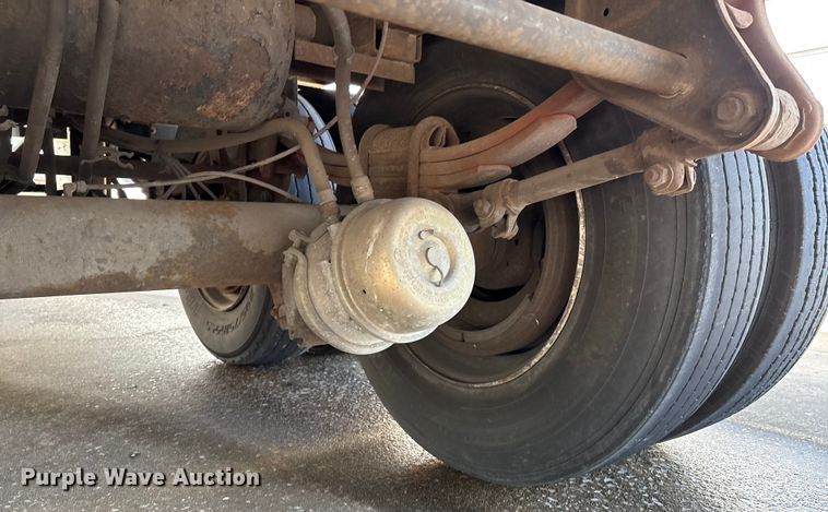 image for item EM0606 2005 Wabash dry van trailer