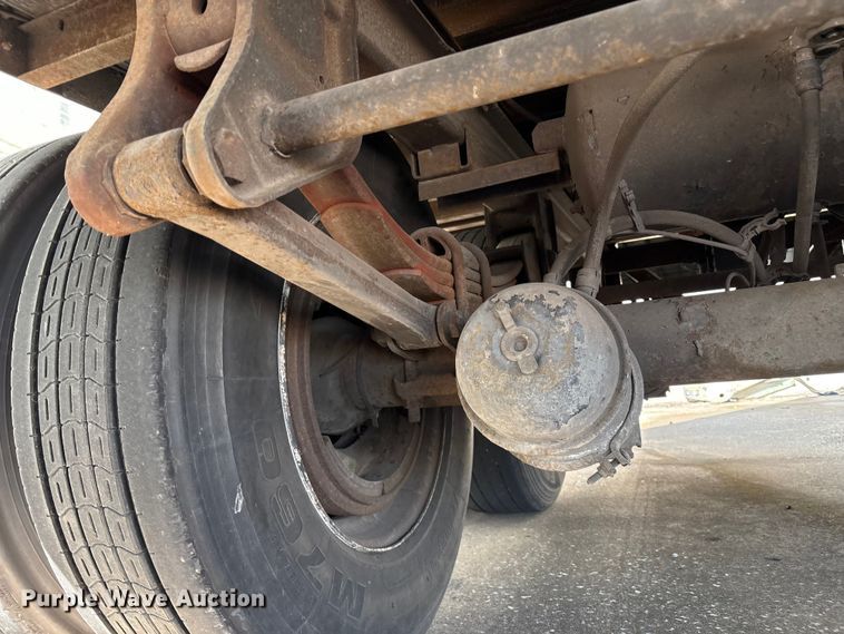 image for item EM0606 2005 Wabash dry van trailer